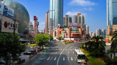 Başlatma ve durdurma trafik ile Çin cityscape 