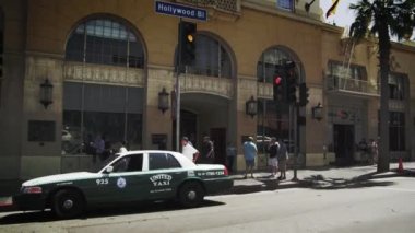 Kaliforniya'da Hollywood Bulvarı boyunca binalar