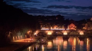 St. Peter's Bazilikası'nın ve Ponte Sant'Angelo bir kubbe soldan sağa pan.