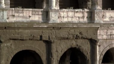 Yakın kadar yukarı doğru eğimli Roma Colosseum