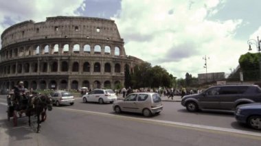 At taşıma ve otomobil trafikte üzerinden Colosseum
