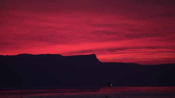 Θάλασσα της Γαλιλαίας στο ηλιοβασίλεμα στο Ισραήλ — Αρχείο Βίντεο