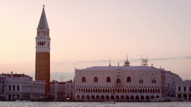 Piazza San Marco en het Dogenpaleis. — Stockvideo