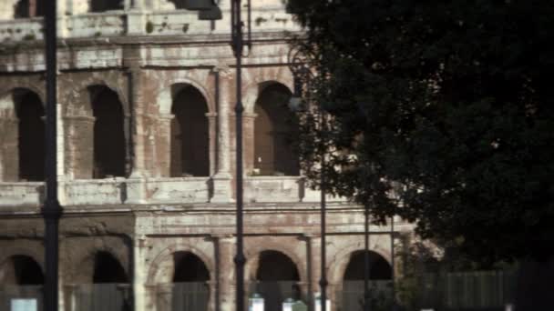 Roman Colosseum exterior — Stok video