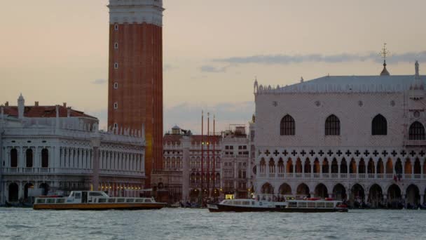 Piazza San Marco e o palácio do Doge de San Giorgio — Vídeo de Stock