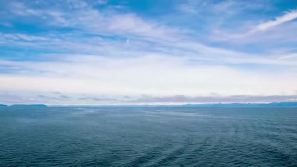 Ωκεανού και του ουρανού με σχηματισμούς σύννεφων στην Αλάσκα — Αρχείο Βίντεο