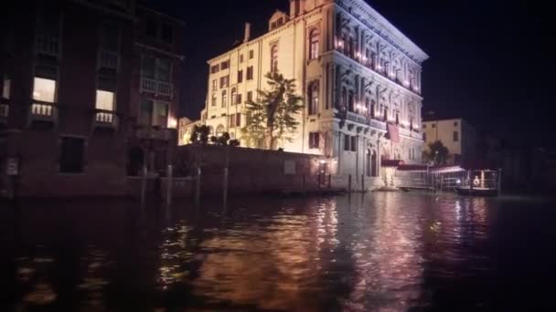 Antiga fachada veneziana do Grande Canal — Vídeo de Stock
