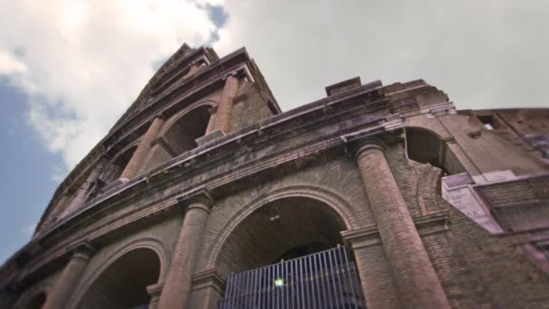 Flacher winkel des kolosseums in rom italien — Stockvideo