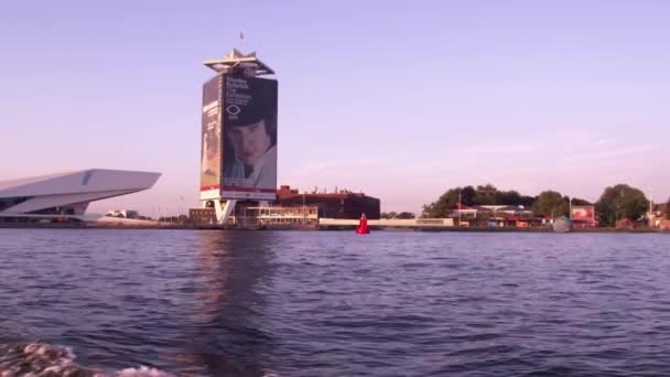 Langs een haven van Amsterdam — Stockvideo