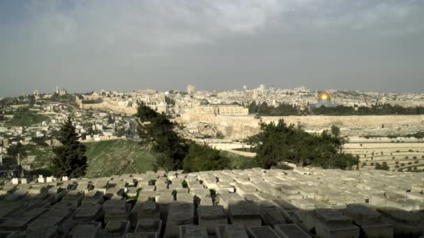 Gamla Jerusalem med Mont av Oliver kyrkogården — Stockvideo