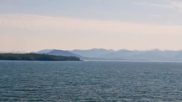 Voyager dans le temps en croisière dans le passage intérieur en Alaska .