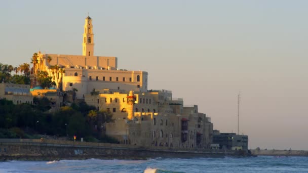 地中海の海岸に聖ペテロ教会は、イスラエルで撮影 — ストック動画