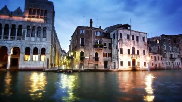 Edifici sul lungomare sul Canal Grande — Video Stock