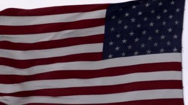 Amerika Birleşik Devletleri bayrağı esintiyle üfleme