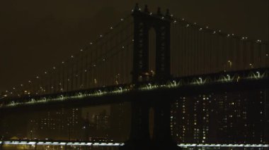 Doğu Nehri ve Manhattan Köprüsü