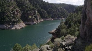 Yanan Gorge Creek'te sepeti