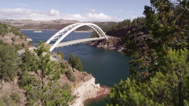 ユタ州の燃えるような峡谷のカート クリーク橋. — ストック動画