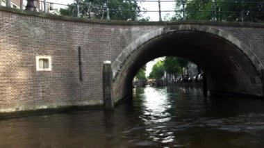 Hollanda'da Amsterdam Kanalı üzerindeki köprüler