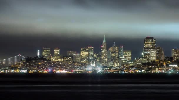 Paisaje urbano de San Fransico por la noche — Vídeo de stock