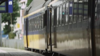 tren tren istasyonu terk