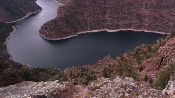 Flaming Gorge från Red Canyon overlook. — Stockvideo