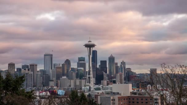 Le centre-ville de Seattle et l'aiguille spatiale au coucher du soleil . — Video