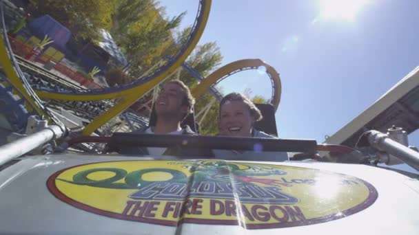 Couple screaming upside down on rollercaoster ride — Stock Video