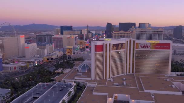 Las Vegas látképe napkeltekor — Stock videók