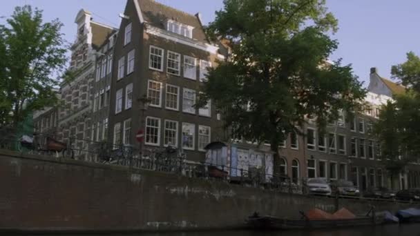 Comunidad junto al canal en Amsterdam — Vídeo de stock