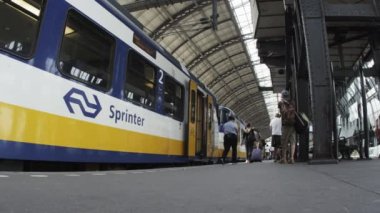 Amsterdam'daki tren deposundaki faaliyetler