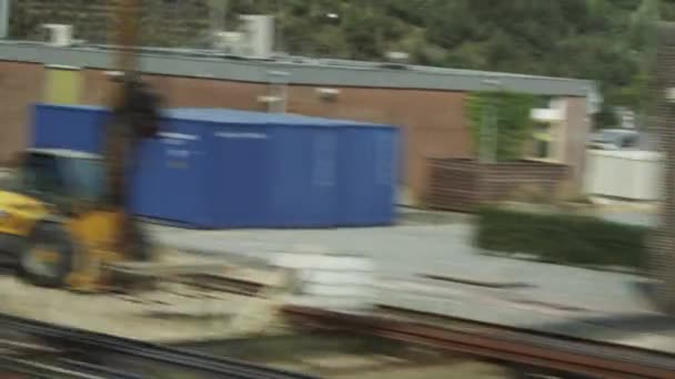 Depósito de trenes tomado de un tren que sale — Vídeos de Stock