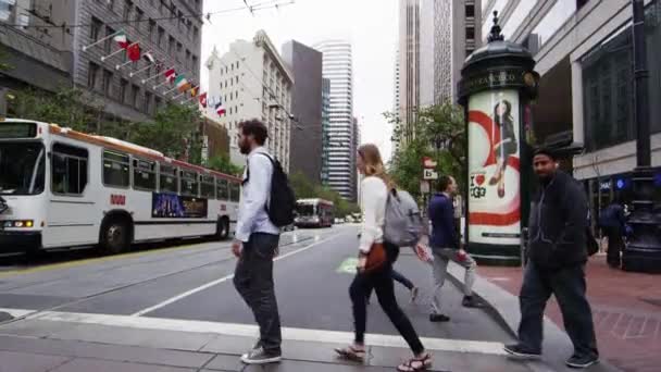 在 San Francisco 过马路的人 — 图库视频影像