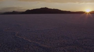 Utah'ın tuz daireler günbatımı sırasında.