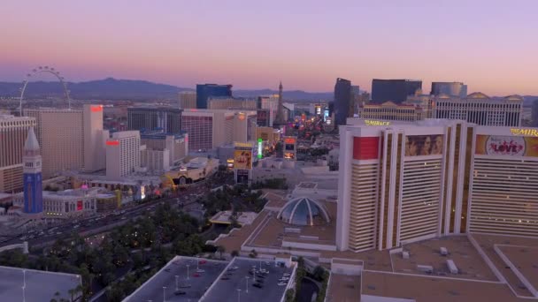 Las Vegas látképe napkeltekor — Stock videók