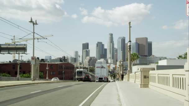 Вулиці у бік хмарочосами в Лос-Анджелесі. — стокове відео