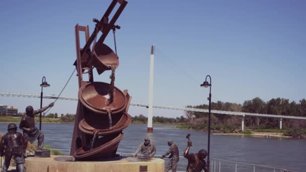 Monument to Labor Sculptor — Stock Video