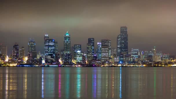 Riflessione time lapse di Seattle da Alki Point . — Video Stock
