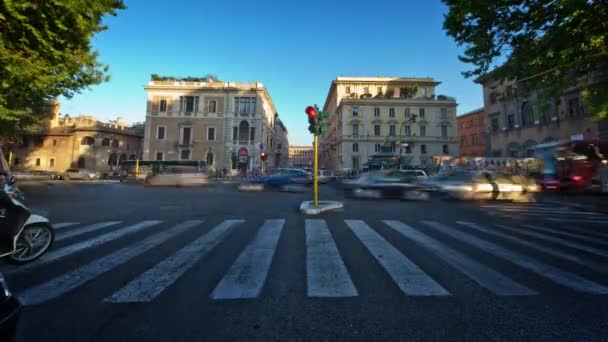 Strada trafficata a Roma. — Video Stock