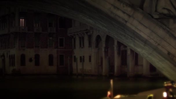 Arch of Rialto Bridge over Grand Canal — Stock Video