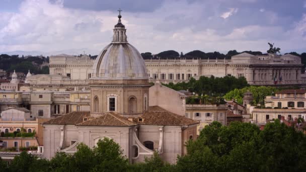 Римские крыши с изображением Сант-Аньезе в Агоне — стоковое видео