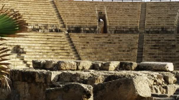 Anfiteatro nas ruínas cesarianas em Israel — Vídeo de Stock