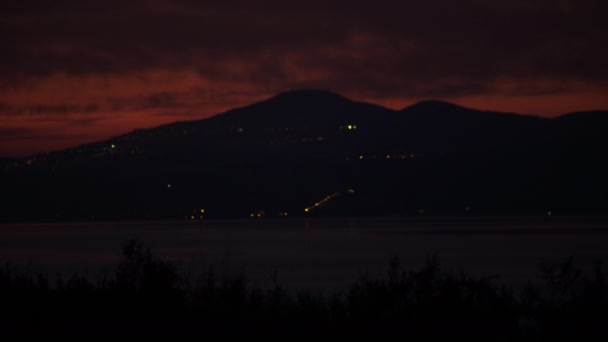 Luci della città attraverso il mare di Galilea in Israele — Video Stock