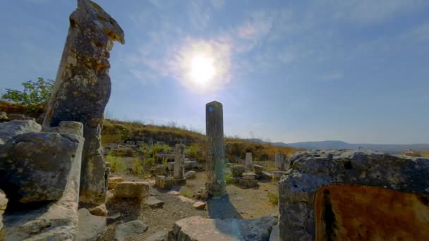 Ruines anciennes sur le mont Arbel en Israël . — Video