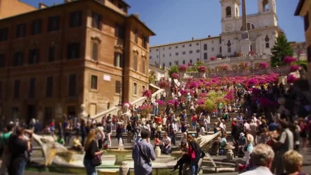 Inclinarse hacia Trinita dei Monti en cámara lenta — Vídeos de Stock