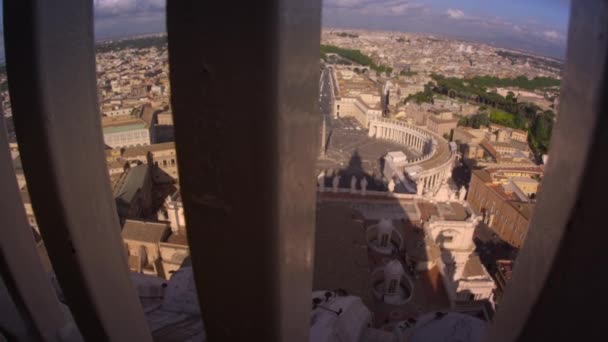 Skyline von Rom hinter Leitplanke — Stockvideo