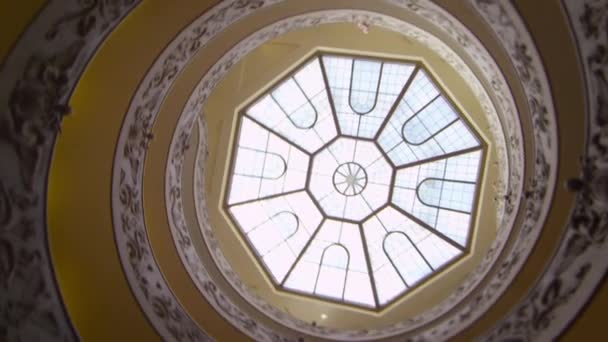Spiral ramp in the Vatican Museum — Stok video