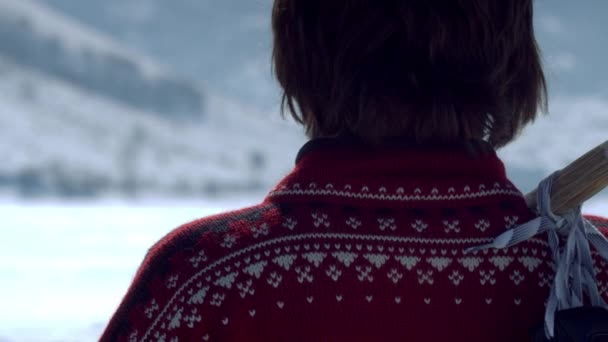 Boy walking through a snowy field with hockey gear. — Stock Video