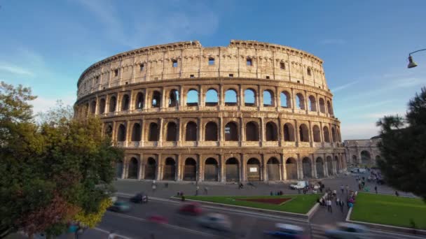 Time-lapse diurno del Colosseo e traffico stradale . — Video Stock