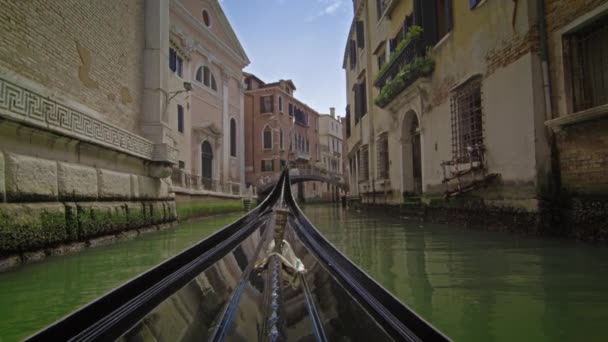 Un arco in gondola si muove al rallentatore — Video Stock