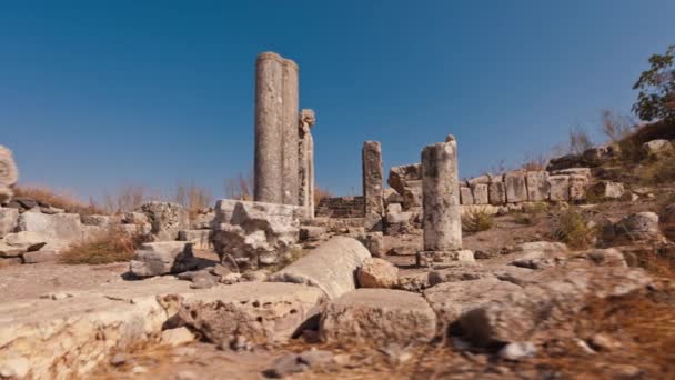 Ruinas en el Monte Arbel, Israel . — Vídeo de stock